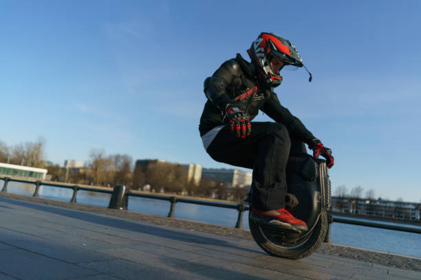 man driving electric unicycle in the city moscow in day - unicycle men young adult standing imagens e fotografias de stock