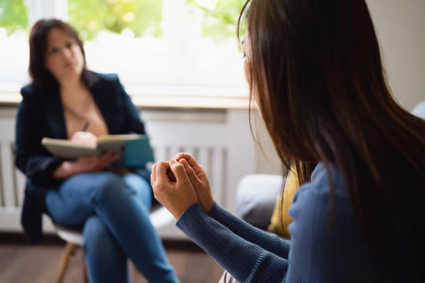 istock Distraught woman Japanese ethnicity, at the therapy 1489077678