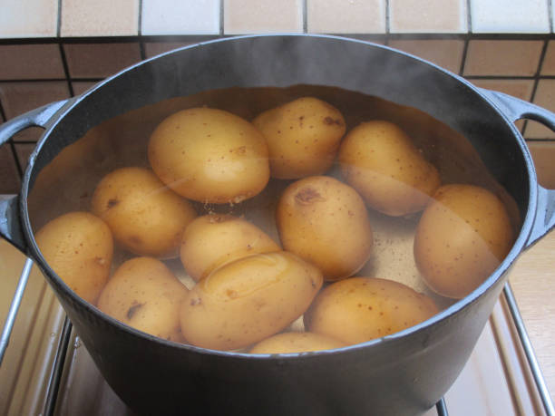 istock Potatoes being cooked in a pot of boiling water 1489084317
