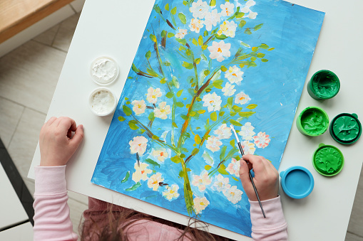 The child draws with paints, the concept of a children's lesson.