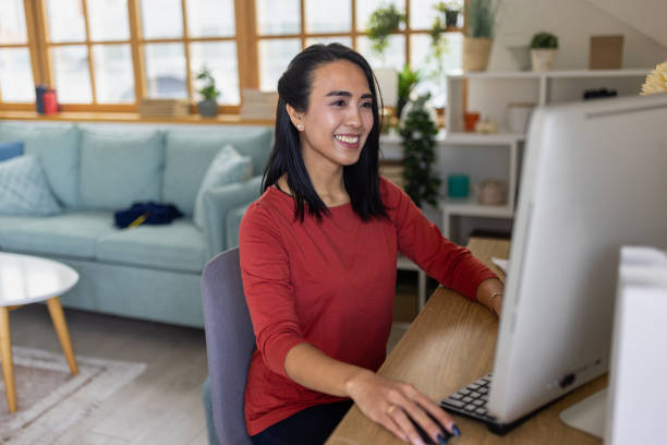istock Woman working in home office 1489094658