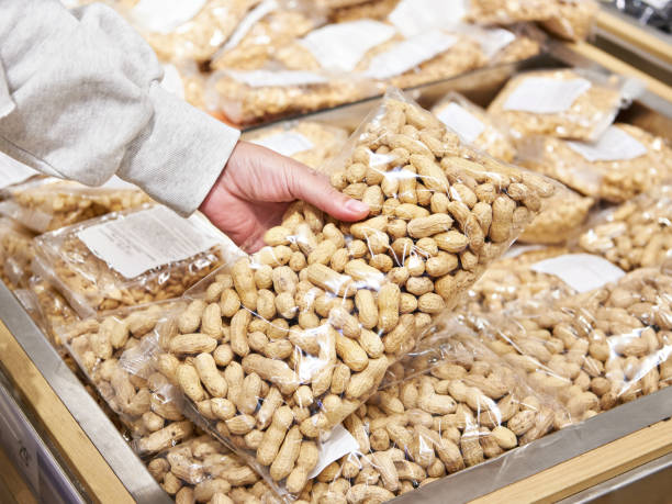 istock Buyer with peanuts in store 1489097364