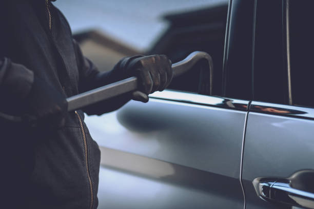 istock Thieves use shackles to break into stolen cars 1489136096
