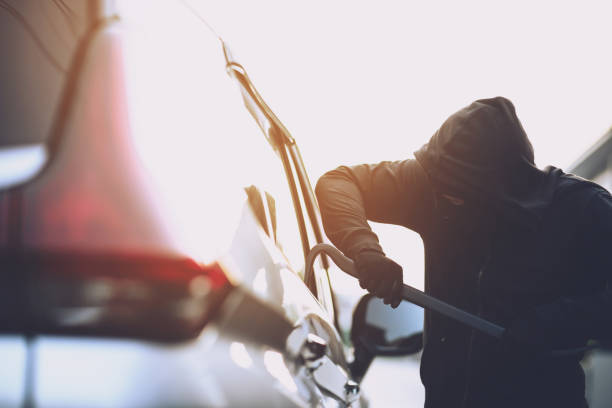 istock Thieves use shackles to break into stolen cars 1489136104