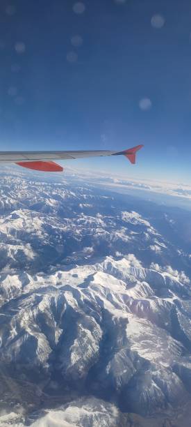 flying above the mountains - mountain range earth sky airplane imagens e fotografias de stock
