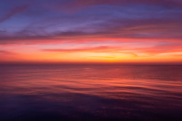 istock Vibrant Sunrise over the Ocean 1489199507
