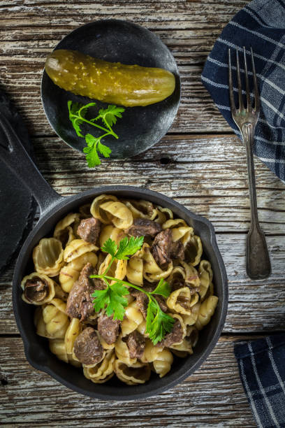 istock Italian pasta shells with beef sauce in cast iron pan. 1489199656