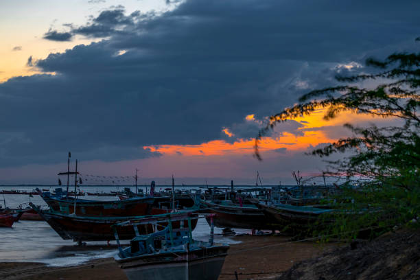 istock Sunset view with cloudy sky at Gadani Beach with dhow boat 1489199668
