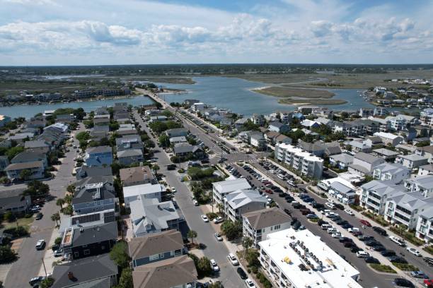 istock Aerial views from over downtown Wilmington, North Carolina. 1489211322