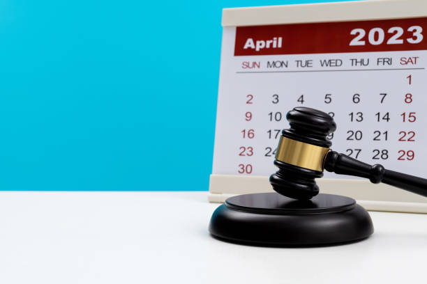 istock Calendar with gavel on the table 1489322754