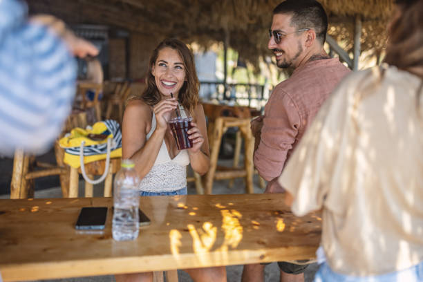 istock Couple in a beach bar 1489354830