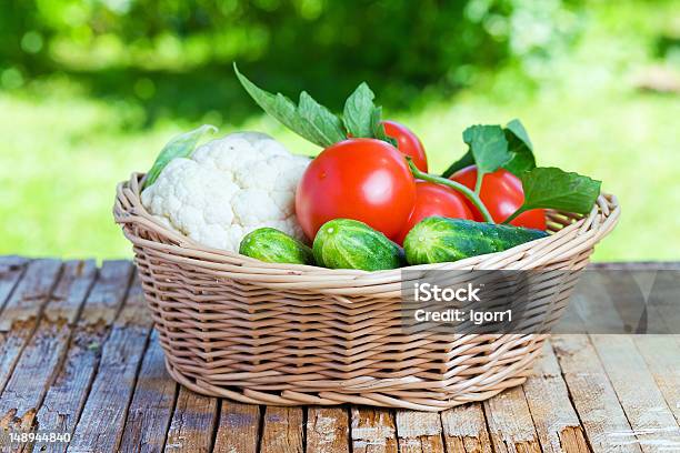 Verdure In Cestino - Fotografie stock e altre immagini di Agricoltura - Agricoltura, Alimentazione sana, Cavolfiore