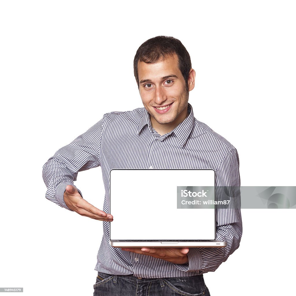 Молодой человек, держащий компьютер с пустой экран - Стоковые фото Белый фон роялти-фри