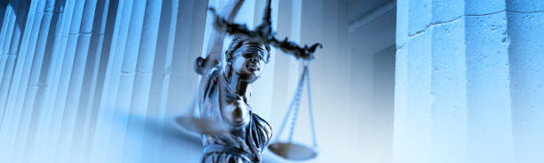 Lady Justice And Columns Of  A Courthouse Facade - fotografia de stock