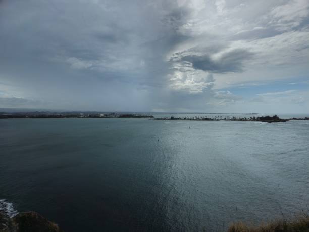 blick auf den atlantik von der altstadt von san juan - horizon over water old san juan san juan puerto rico puerto rico stock-fotos und bilder