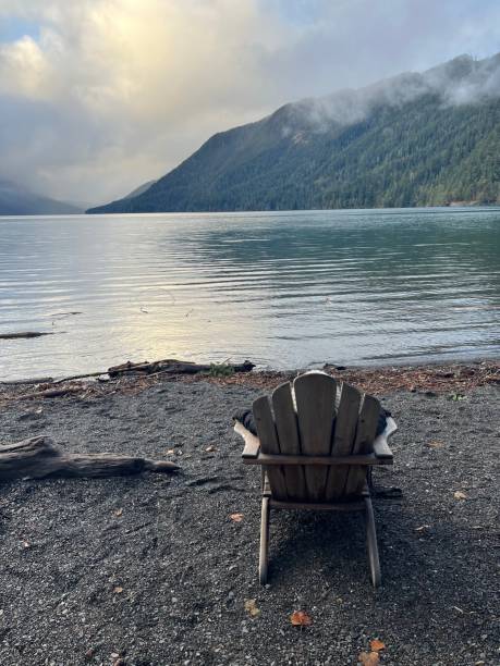 istock Lake Crescent in The Olympic National in Park 1489489817