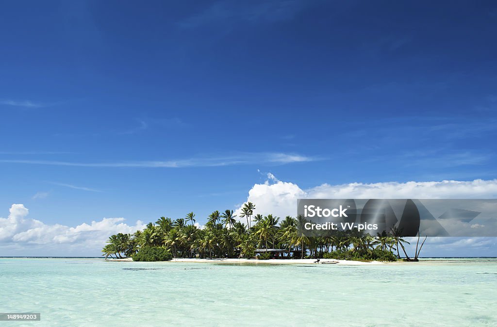 Пустыня или небольшом необитаемом острове Сен в Тихий океан - Стоковые фото Необитаемый остров роялти-фри