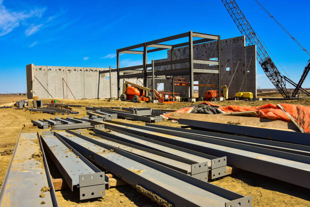 istock Concrete and steel frame commercial construction. 1489500147