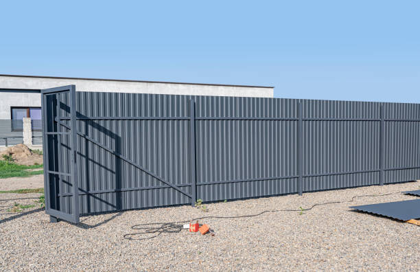 istock Installation of metal gates. 1489501721