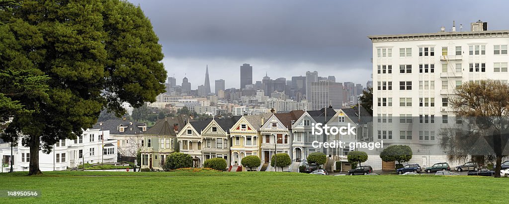 Alamo Square y Painted Ladies (Las damas pintadas) de San Francisco - Foto de stock de Aire libre libre de derechos