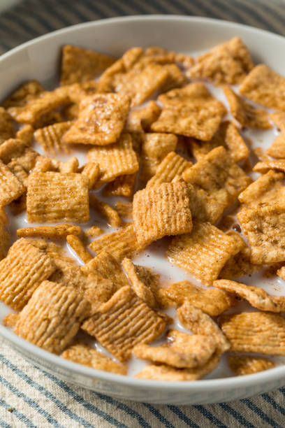 istock Sweet Crunchy Cinnamon Breakfast Cereal 1489506051