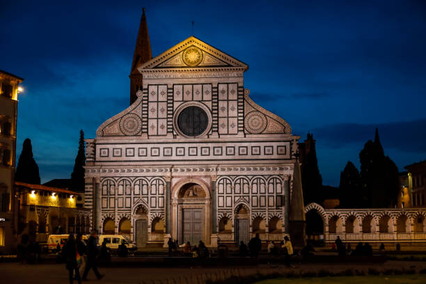 wieczorny widok na bazylikę santa maria novella - church of santa maria novella zdjęcia i obrazy z banku zdjęć