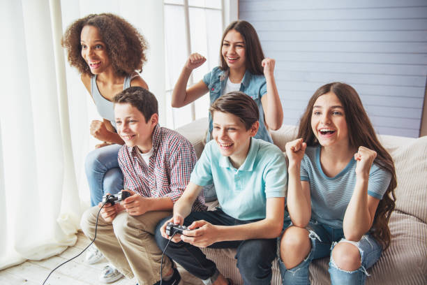 istock Teenagers at home 1489519031