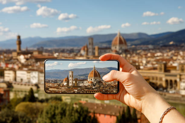 istock Travel photography: Taking photos via cellphone. Florence, Italy. 1489557022