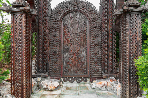 Decorative element or pattern of the old iron door.