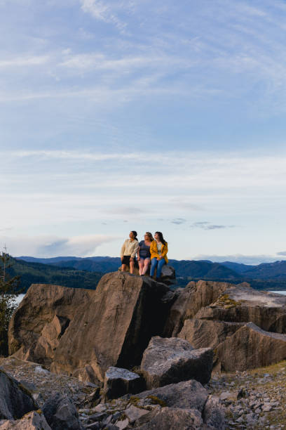 istock Friends Hiking Together In Oregon Pacific Northwest 1489575846