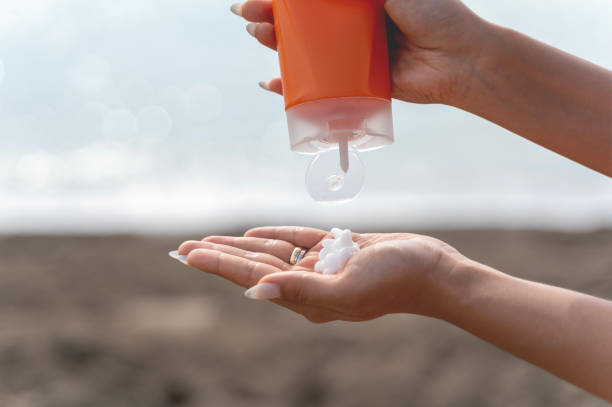 istock Woman hand apply sunscreen 1489576991