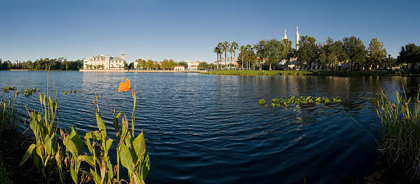 florida picturesque lakeside cidade - celebration imagens e fotografias de stock