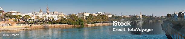 Sevilla Sehenswürdigkeiten Und Den Riverbanks Vista Stockfoto und mehr Bilder von Alt