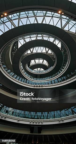 Foto de London City Hall Espiral Vertical e mais fotos de stock de Edifício Comercial - Edifício Comercial, Londres - Inglaterra, Círculo