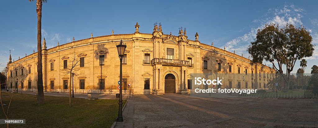 Sevilha Universidad panorama do nascer do sol - Foto de stock de Andaluzia royalty-free