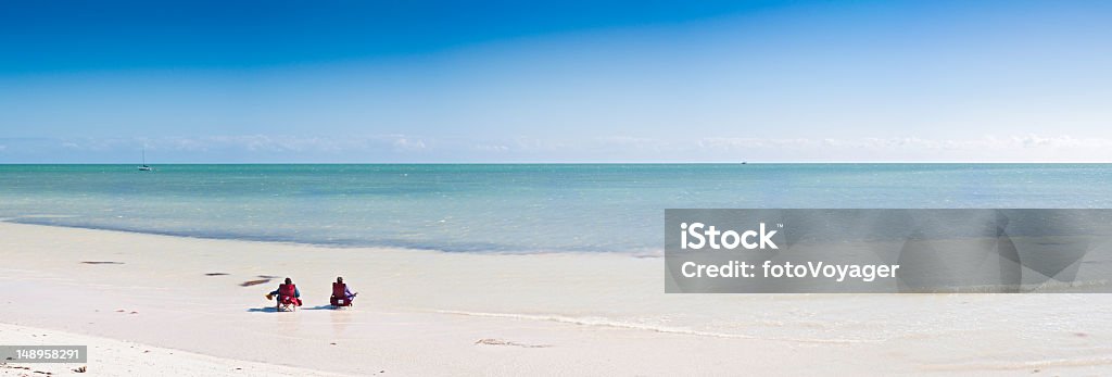 Détente sur la plage tropicale - Photo de Plage libre de droits