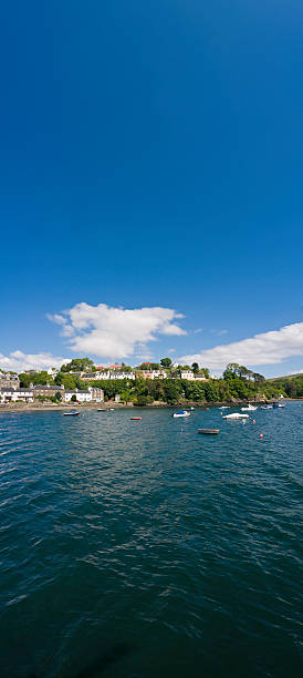 bonito porto ilha de céu azul - cottage scotland scottish culture holiday imagens e fotografias de stock