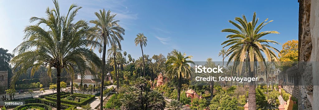 Palacio de Alcázar Sevilla, España - Foto de stock de Jardín formal libre de derechos