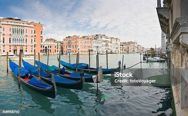 Gondolas Palazzo Grande Canal De Veneza - Fotografias de stock e mais imagens de Antigo - Antigo, Ao Ar Livre, Arco - Caraterística arquitetural