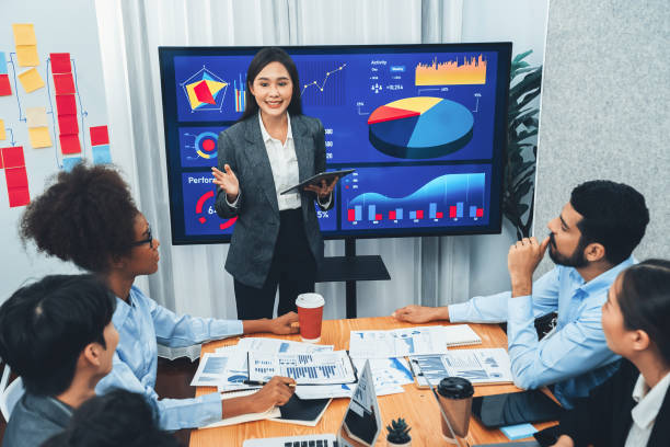istock Young asian businesswoman presenting data analysis dashboard on TV. Concord 1489588905