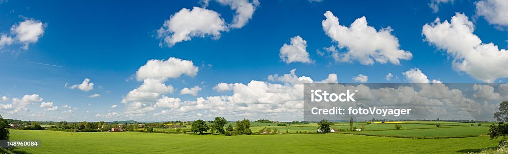 Big blue Sommer Himmel green farms - Lizenzfrei Panorama Stock-Foto