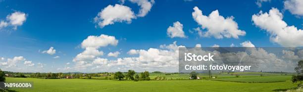 Big Blue Sommer Himmel Green Farms Stockfoto und mehr Bilder von Panorama - Panorama, Feld, Ländliches Motiv