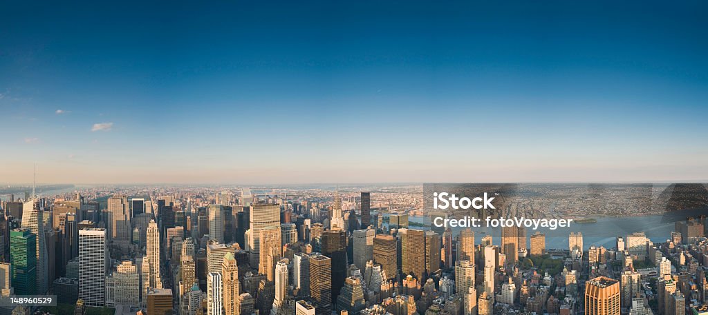 Paysage urbain de New York et de grands - Photo de 5ème avenue libre de droits