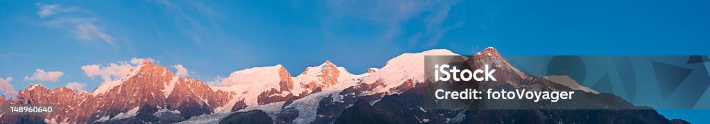 Mont Blanc vermelho panorama do pôr-do-sol - Foto de stock de Alpes europeus royalty-free