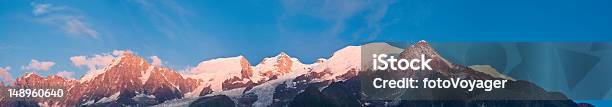 Mont Blanc Vermelho Panorama Do Pôr Do Sol - Fotografias de stock e mais imagens de Alpes Europeus - Alpes Europeus, Pináculo - Formação Rochosa, Vermelho