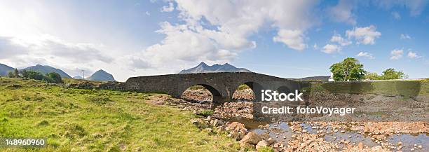 Puente Río De Montaña De Escocia Rural Foto de stock y más banco de imágenes de Aire libre - Aire libre, Aislado, Arco - Característica arquitectónica