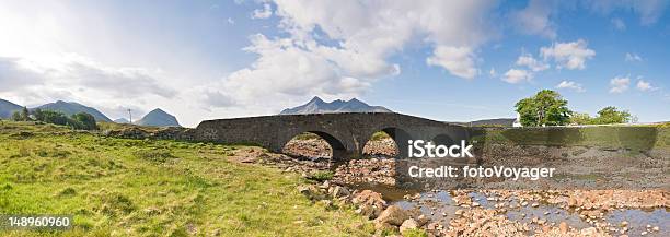 Ponte Di Un Ruscello Di Montagna Rurale Della Scozia - Fotografie stock e altre immagini di Ambientazione esterna
