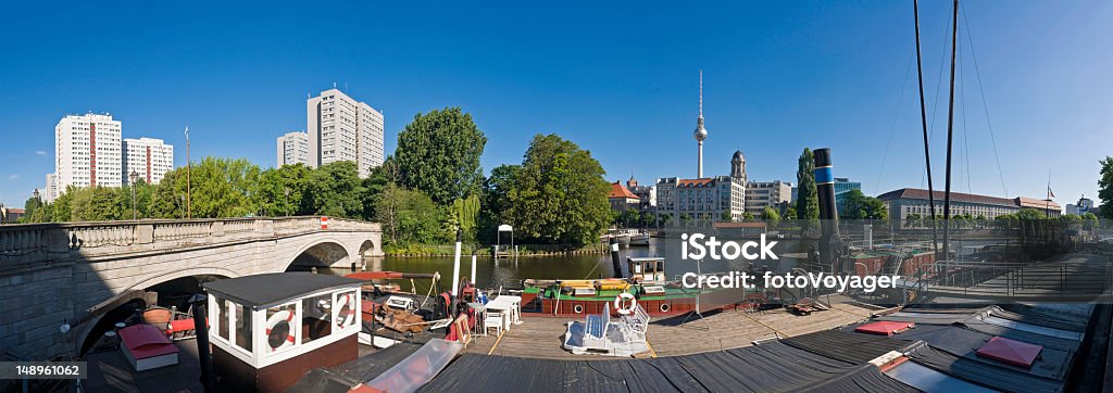 Berlin houseboats auf der Spree - Lizenzfrei Berlin Stock-Foto