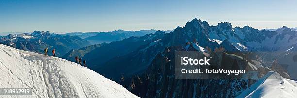 Alpine Bergsteiger Weiße Gipfel Stockfoto und mehr Bilder von Abenteuer - Abenteuer, Aiguille du Midi, Alpen