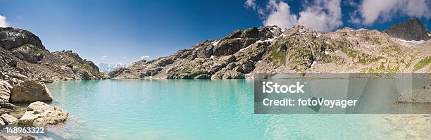 Azul Lago Alpino De Tranquilidade - Fotografias de stock e mais imagens de Agulhas de Chamonix - Agulhas de Chamonix, Alpes Europeus, Alta Savoie